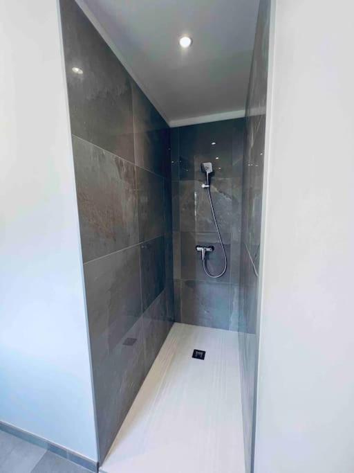 Magnifique Appartement Traversant Avec Vue Sur Le Golf ลา กร็องเดอ-ม็อต ภายนอก รูปภาพ