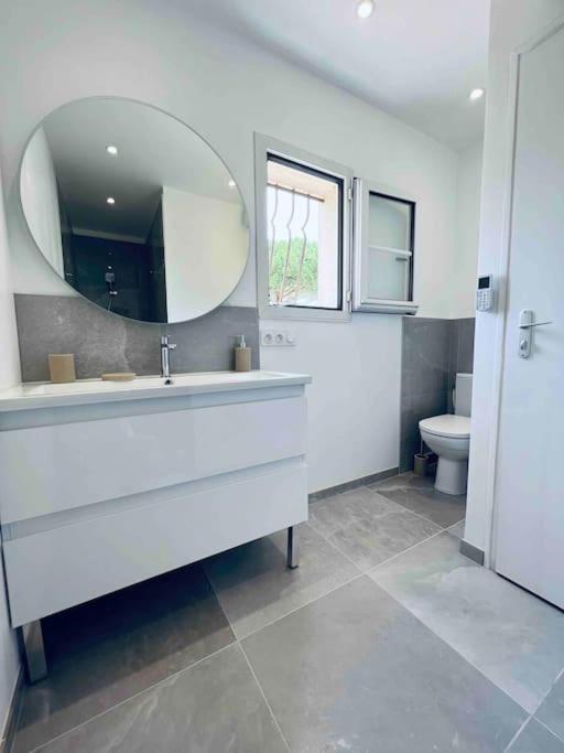 Magnifique Appartement Traversant Avec Vue Sur Le Golf ลา กร็องเดอ-ม็อต ภายนอก รูปภาพ
